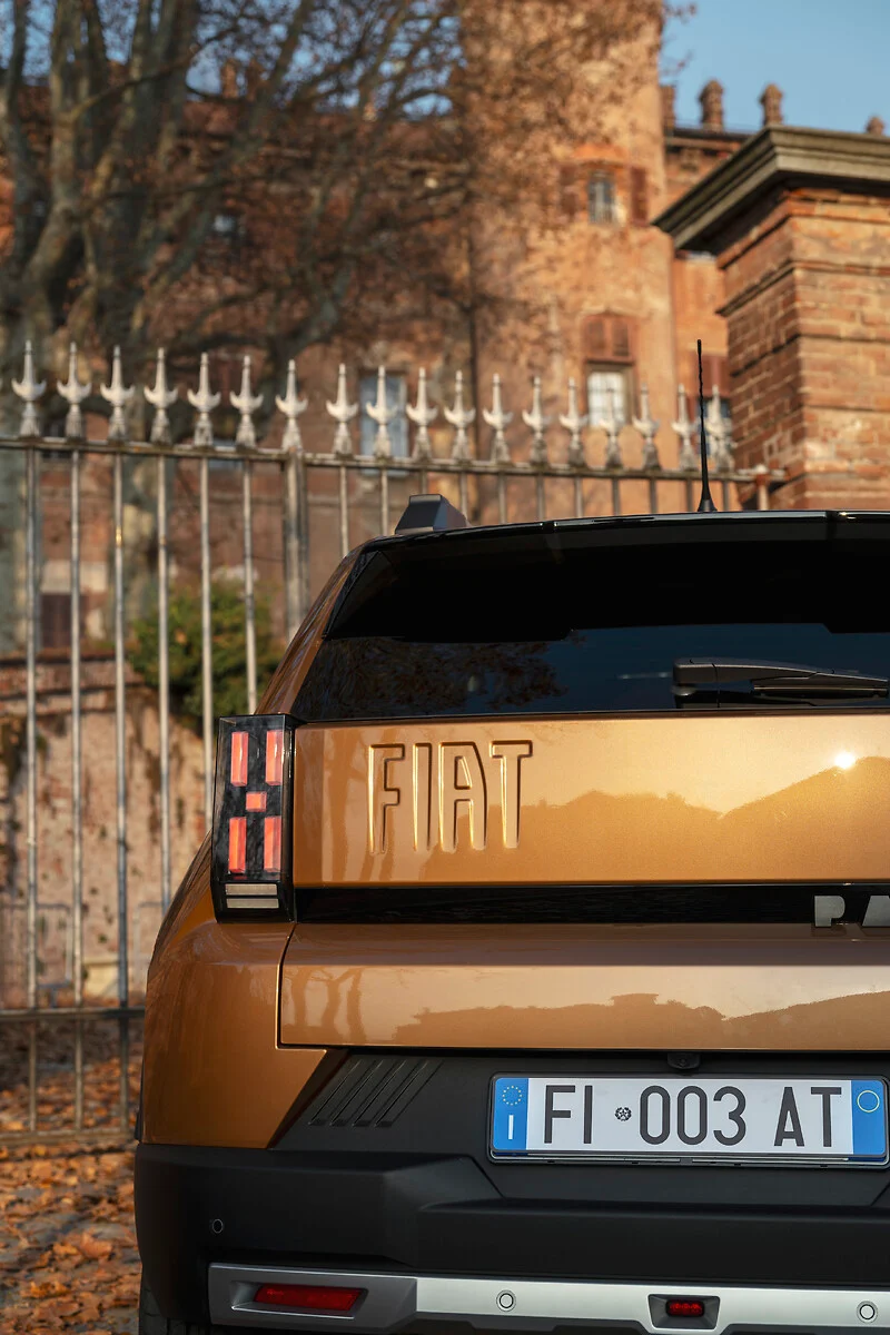 Immagine RICARICA INTELLIGGENTE - FIAT GRANDE PANDA Elettrica Red