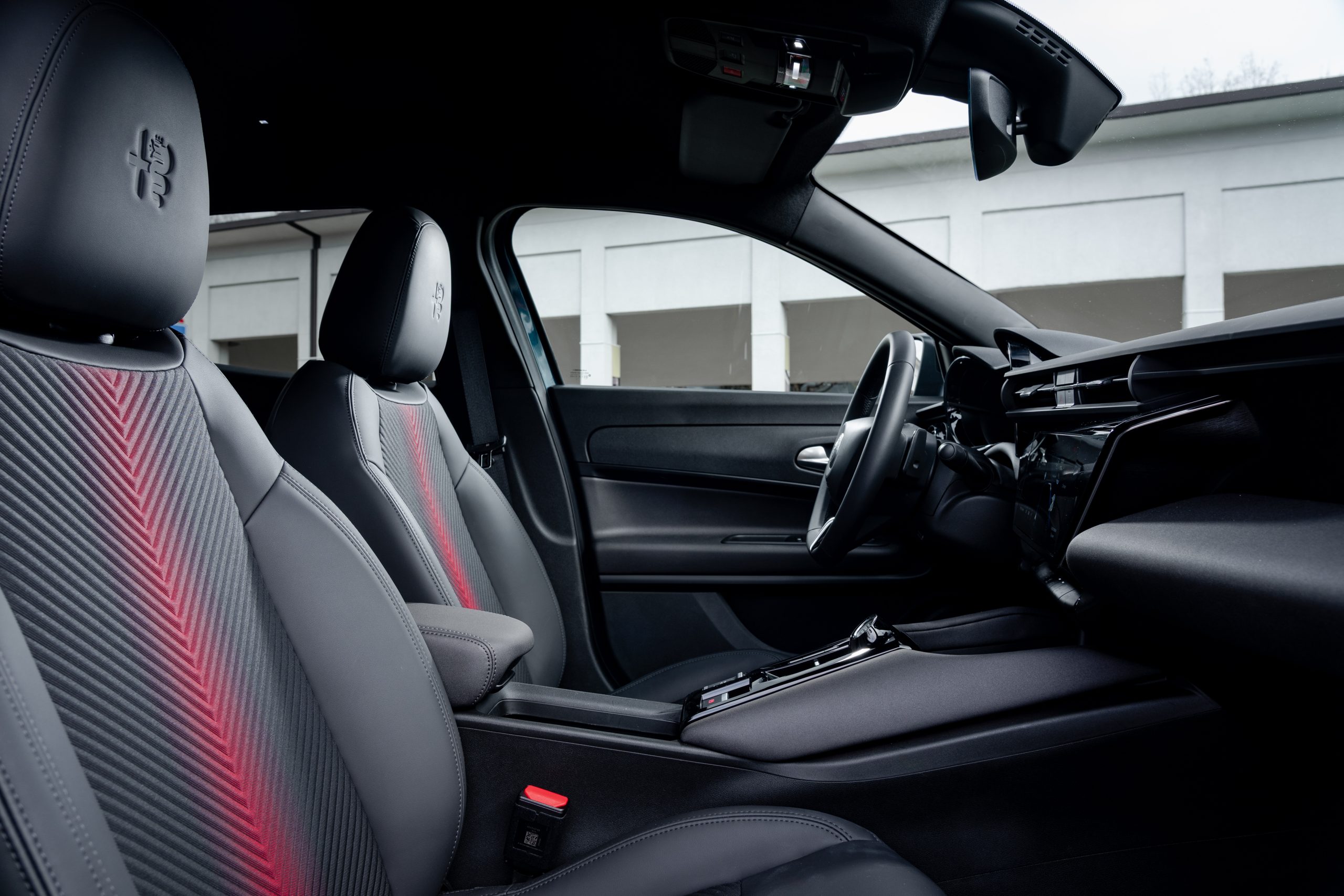 Immagine COMFORT INTERNI RAFFINATI - ALFA ROMEO JUNIOR 1.2 Hybrid 136cv ibrida eDCT6