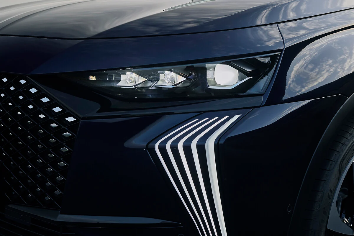 Immagine DESIGN ELEGANZA DISTINTIVA - DS DS7 BlueHDi 130 Automatica Pallas