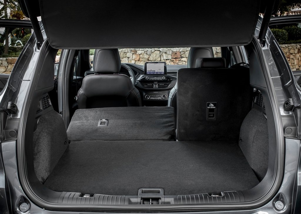 Immagine SPAZIO SUV FAMIGLIARE - FORD KUGA 2.5 Benzina FHEV 180CV 2WD Titanium