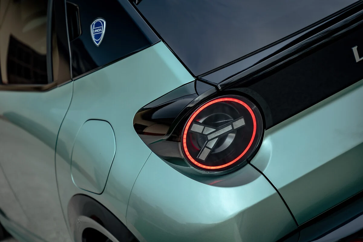 Immagine DESIGN DISTINTIVO - LANCIA YPSILON Ibrida 100cv LX e-DCT 
