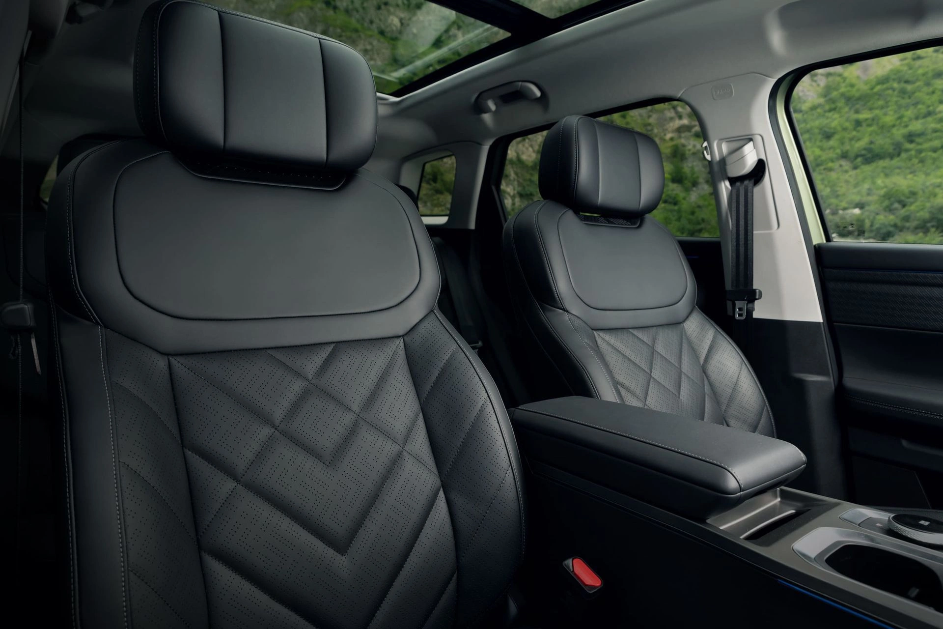 Immagine COMFORT ELEGANZA E BENESSERE - JAECOO 7 SUPER HYBRID 1.5 TGDI Benzina ibrida plug-in Premium