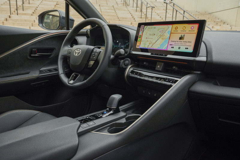 Immagine MULTIMEDIALITÀ SEMPRE CONNESSA - TOYOTA C-HR TOYOTA C-HR 1.8 HV E-CVT Trend