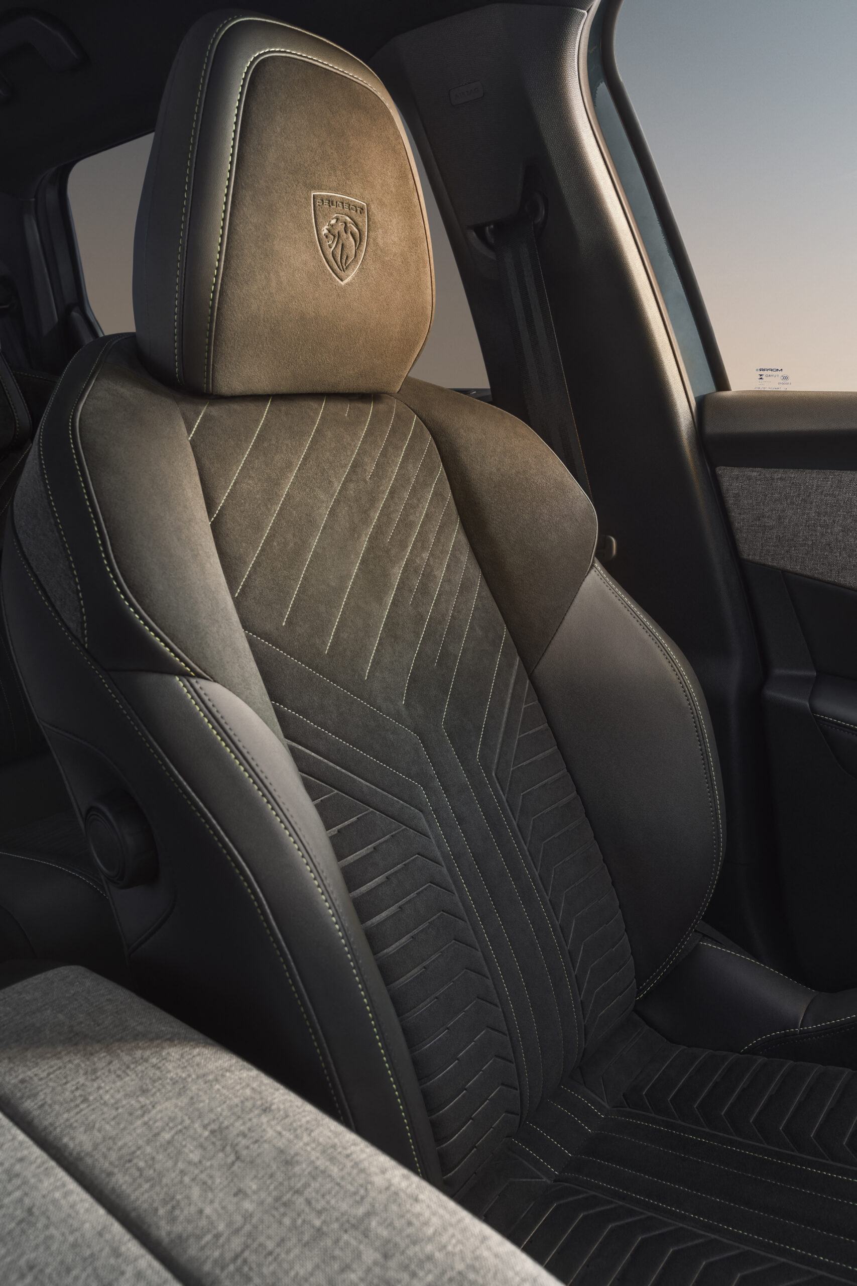 Immagine COMFORT PREMIUM - PEUGEOT 5008 Hybrid 145 e-DCS6 Allure