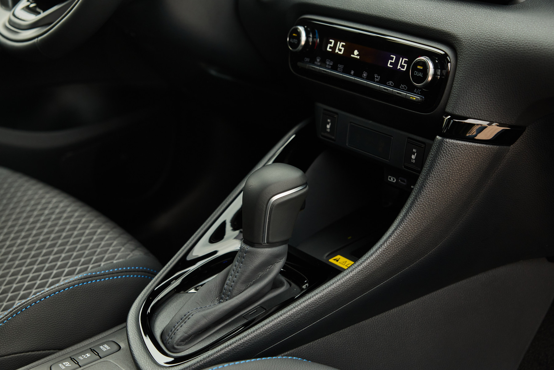 Immagine CAMBIO AUTOMATICO - TOYOTA YARIS 1.5h Active