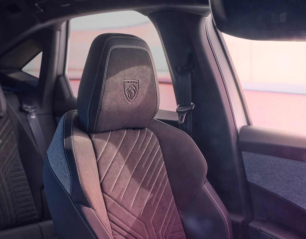 Immagine COMFORT BIZONA - PEUGEOT 3008 Hybrid 145 Allure Business e-DCS 6