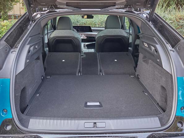 Immagine SPAZIO FAMILIARE - PEUGEOT 3008 Hybrid 145 Allure Business e-DCS 6